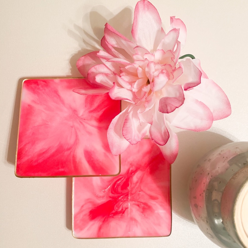 ⭐️PINK & WHITE RESIN COASTERS - SET OF 2 ⭐️